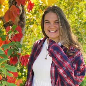 Meet your Poshers, Emma and Stephanie